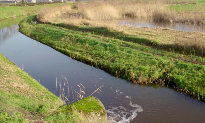Gezuiverd water van Bavaria wordt terug aan de natuur gegeven